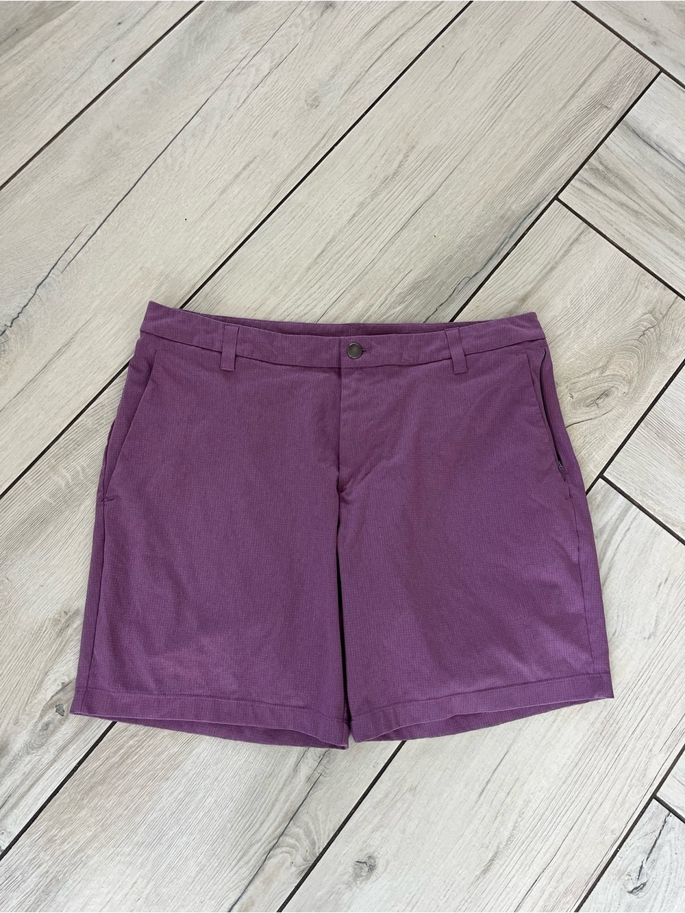 Men’s Lululemon Purple 7in Inseam Shorts Size 34